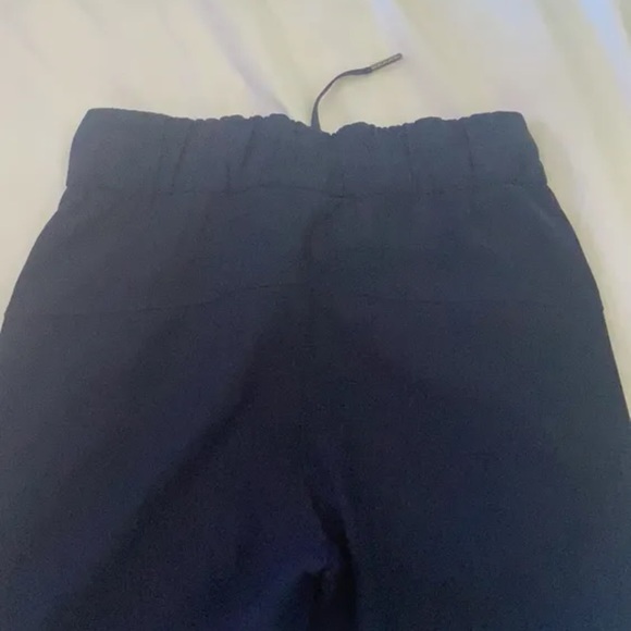 Lululemon On the Fly pant- Woven Navy - Picture 2 of 4